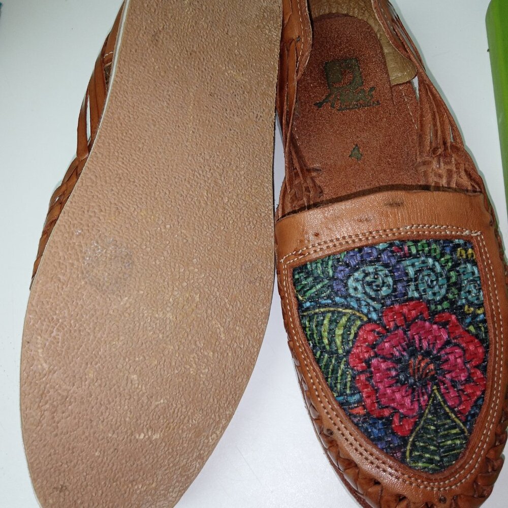 Women sandals size 4